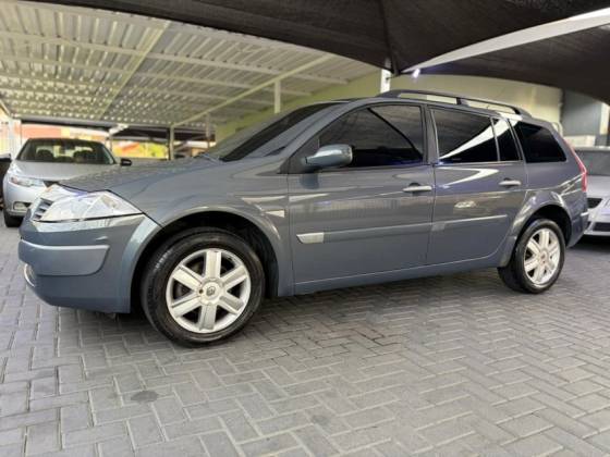 RENAULT MEGANE 1.6 DYNAMIQUE 16V FLEX 4P MANUAL RENAULT MEGANE 1.6 DYNAMIQUE 16V FLEX 4P MANUAL